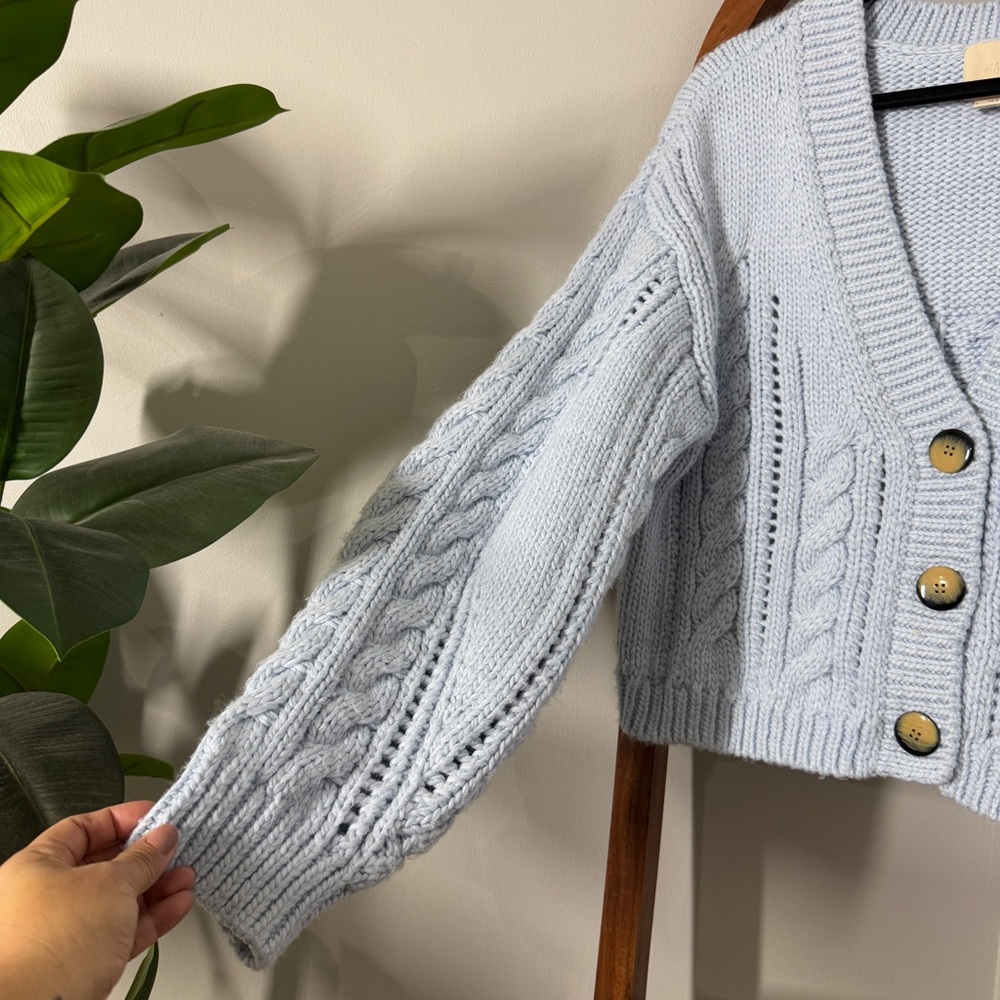 H&M MEDIUM Light Blue Wool Blend Chunky Cable Knit Cropped Cardigan Sweater - Picture 2 of 8